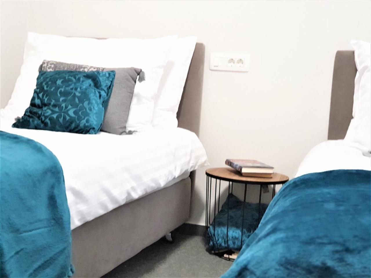 Smart Hostel Slavonski Brod Exteriör bild