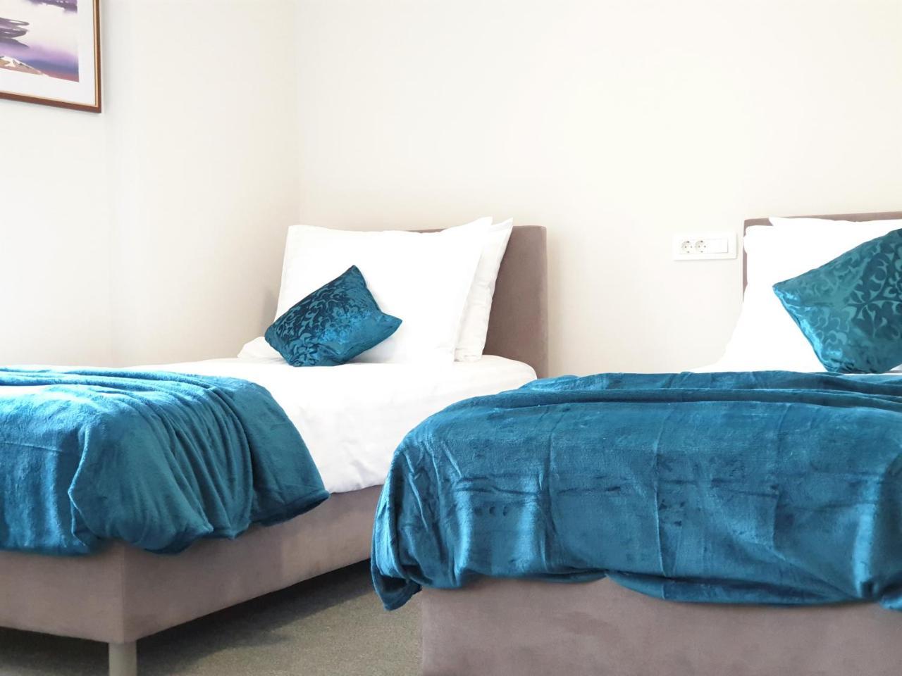 Smart Hostel Slavonski Brod Exteriör bild